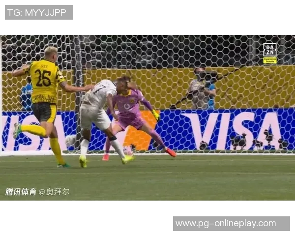 意甲激战：多特蒙德险胜里昂神扑引发争议判罚全场沸腾