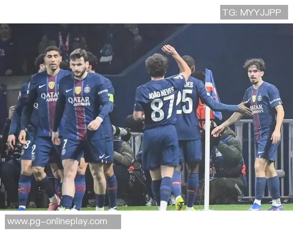 欧联杯精彩对决切尔西与巴黎圣日耳曼战成平局红牌事件引发全场热议