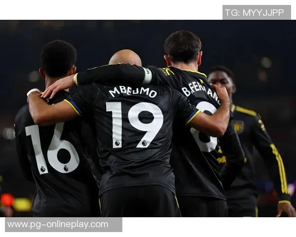 西甲激战：多特蒙德逆转切尔西补时绝杀引发争议判罚热议