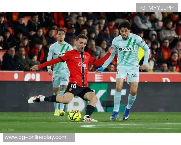 世界杯惊现冷门那不勒斯与马竞激战成平局乌龙球成焦点