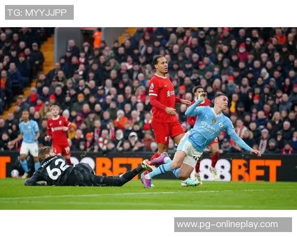 西甲激战热刺险胜曼联绝杀瞬间引发争议判罚全场沸腾